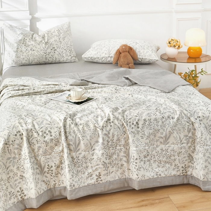 91家纺网 家纺一手货源 找家纺 黛妮雅 2026新款里外全棉印花棉花被纯棉夏被夏凉被空调被 夏被四件套叶舞轻扬