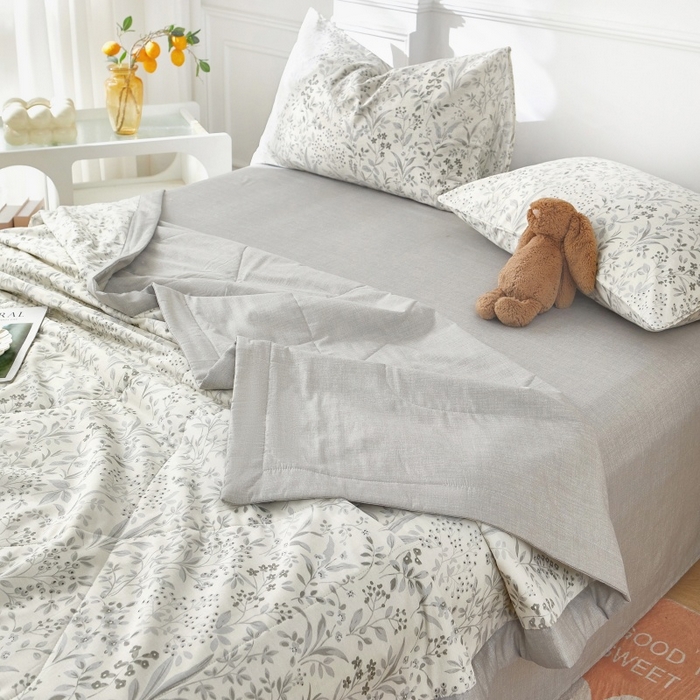 91家纺网 家纺一手货源 找家纺 黛妮雅 2026新款里外全棉印花棉花被纯棉夏被夏凉被空调被 夏被四件套叶舞轻扬