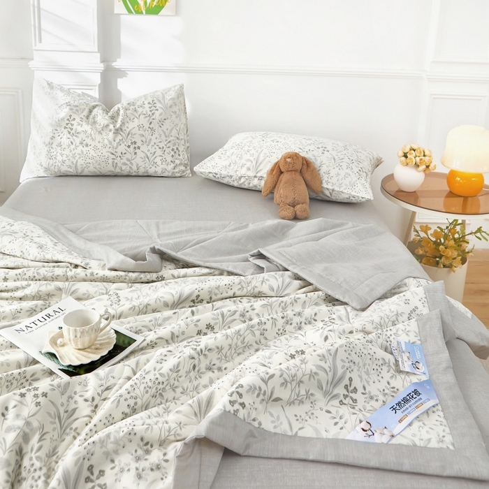 91家纺网 家纺一手货源 找家纺 黛妮雅 2026新款里外全棉印花棉花被纯棉夏被夏凉被空调被 夏被四件套叶舞轻扬