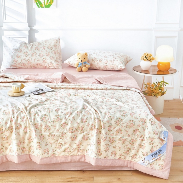 91家纺网 家纺一手货源 找家纺 黛妮雅 2026新款里外全棉印花棉花被纯棉夏被夏凉被空调被 夏被四件套相思蜜语