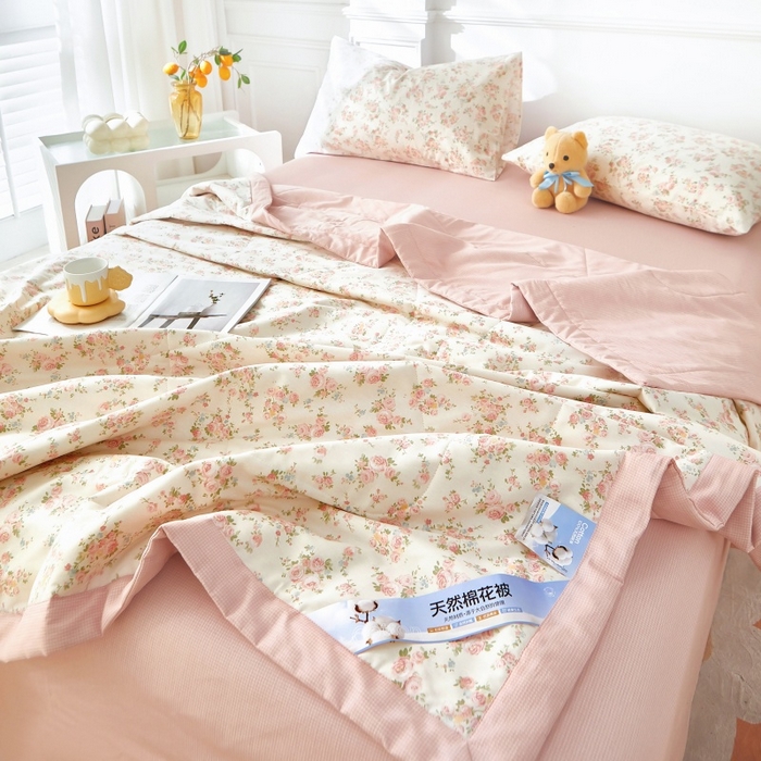 91家纺网 家纺一手货源 找家纺 黛妮雅 2026新款里外全棉印花棉花被纯棉夏被夏凉被空调被 夏被四件套相思蜜语