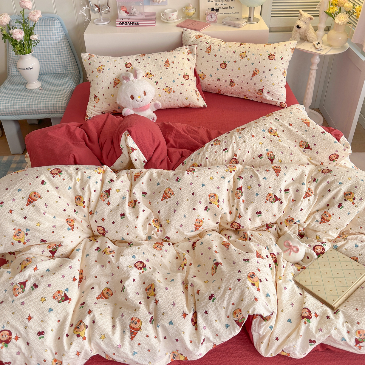 91家纺网 家纺一手货源 找家纺 优选 2026新款小清新110g高品质直播热卖款A类泡芙棉双层纱四件套 苹果星星人-红