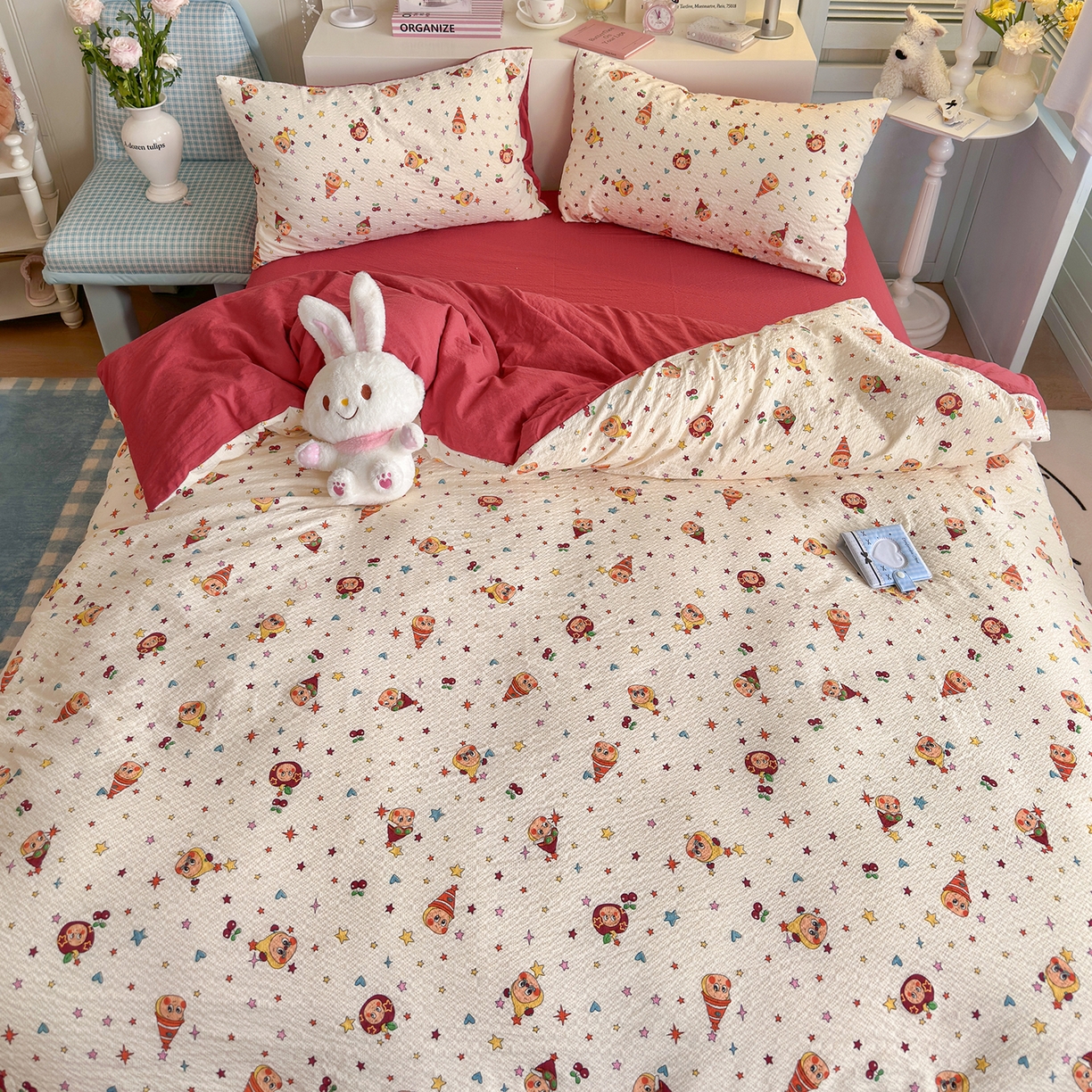 91家纺网 家纺一手货源 找家纺 优选良品 2026新款小清新110g高品质直播热卖款A类泡芙棉双层纱四件套 苹果星星人-红