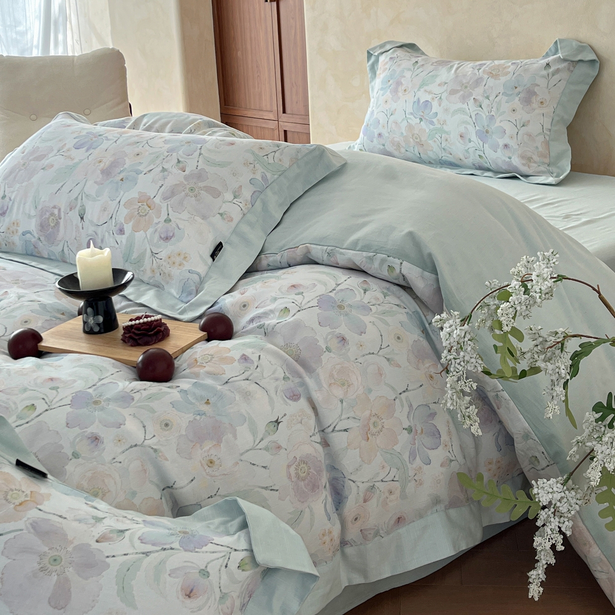 91家纺网 家纺一手货源 找家纺 金昱纺 2026新款拼角工艺款数码印花棉麻四件套 布拉格-兰