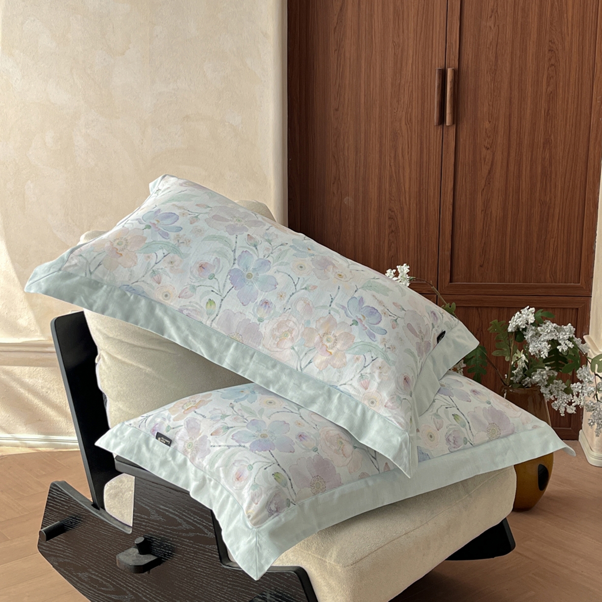 91家纺网 家纺一手货源 找家纺 金昱纺 2026新款拼角工艺款数码印花棉麻四件套 布拉格-兰