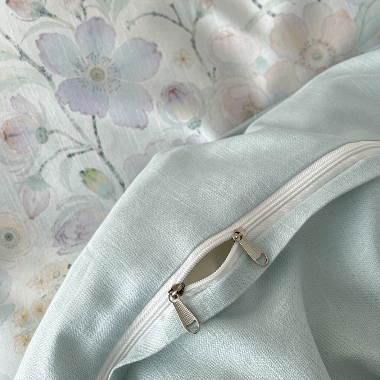 91家纺网 家纺一手货源 找家纺 金昱纺 2026新款拼角工艺款数码印花棉麻四件套 布拉格-兰