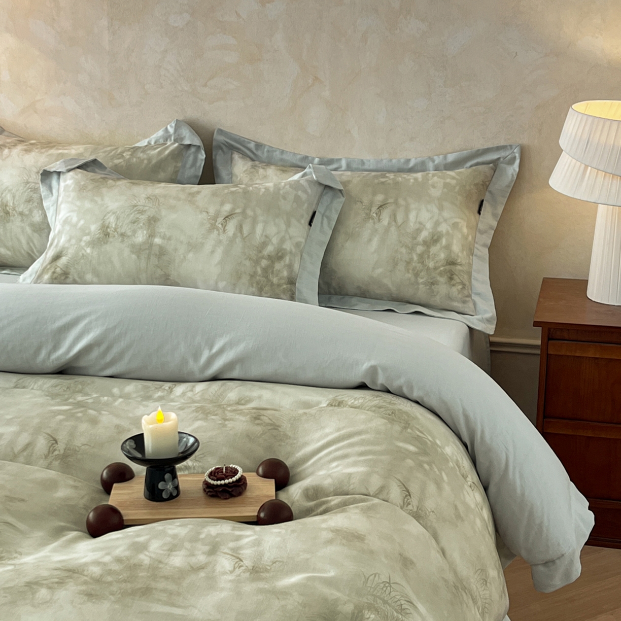 91家纺网 家纺一手货源 找家纺 金昱纺 2026新款拼角工艺款数码印花棉麻四件套 辰梦-绿