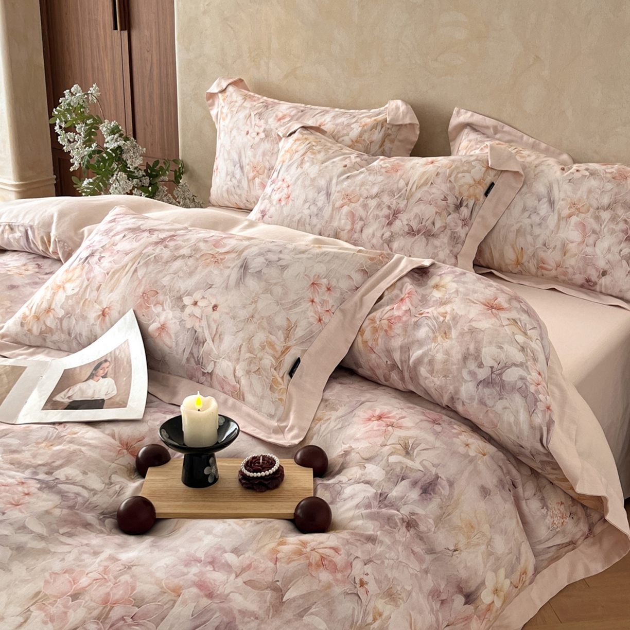 91家纺网 家纺一手货源 找家纺 金昱纺 2026新款拼角工艺款数码印花棉麻四件套 恋恋时光-紫