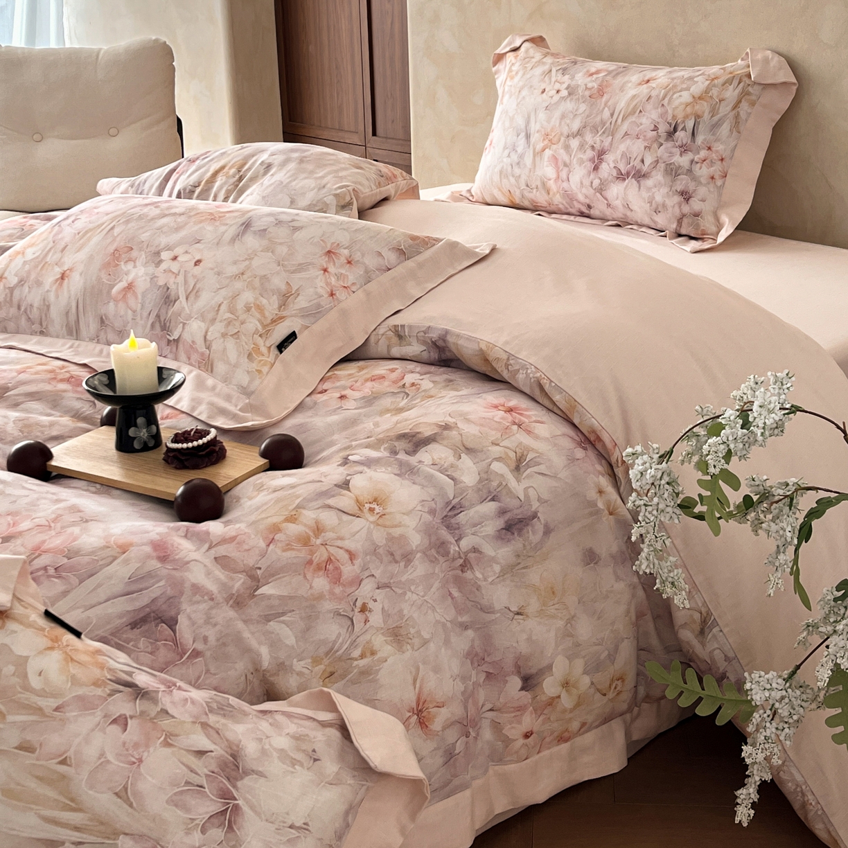 91家纺网 家纺一手货源 找家纺 金昱纺 2026新款拼角工艺款数码印花棉麻四件套 恋恋时光-紫