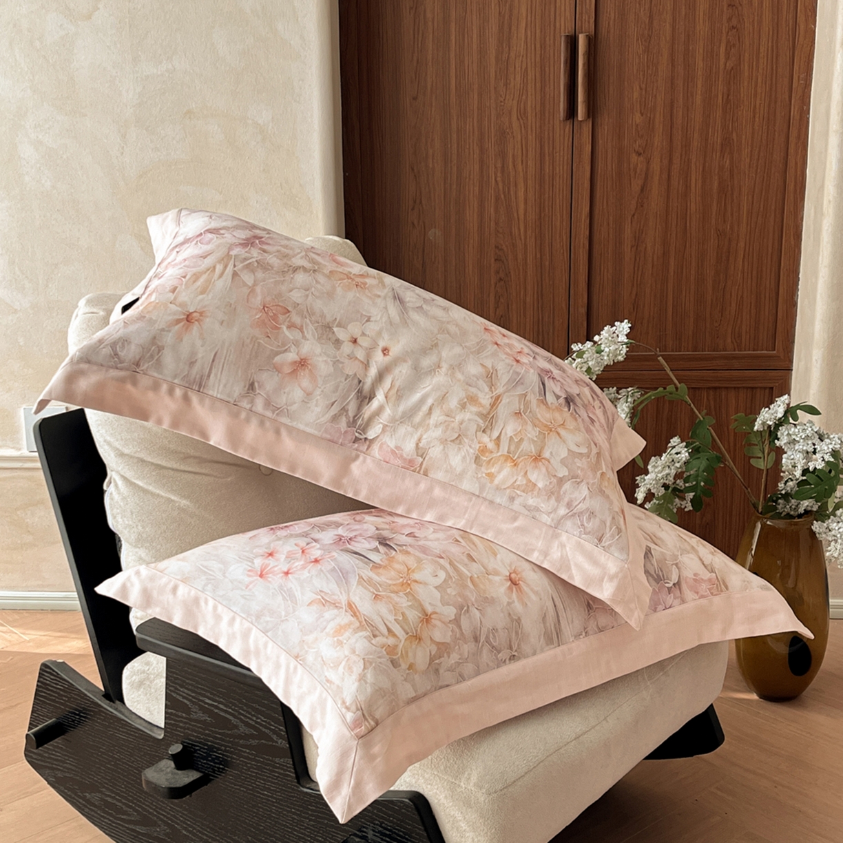 91家纺网 家纺一手货源 找家纺 金昱纺 2026新款拼角工艺款数码印花棉麻四件套 恋恋时光-紫