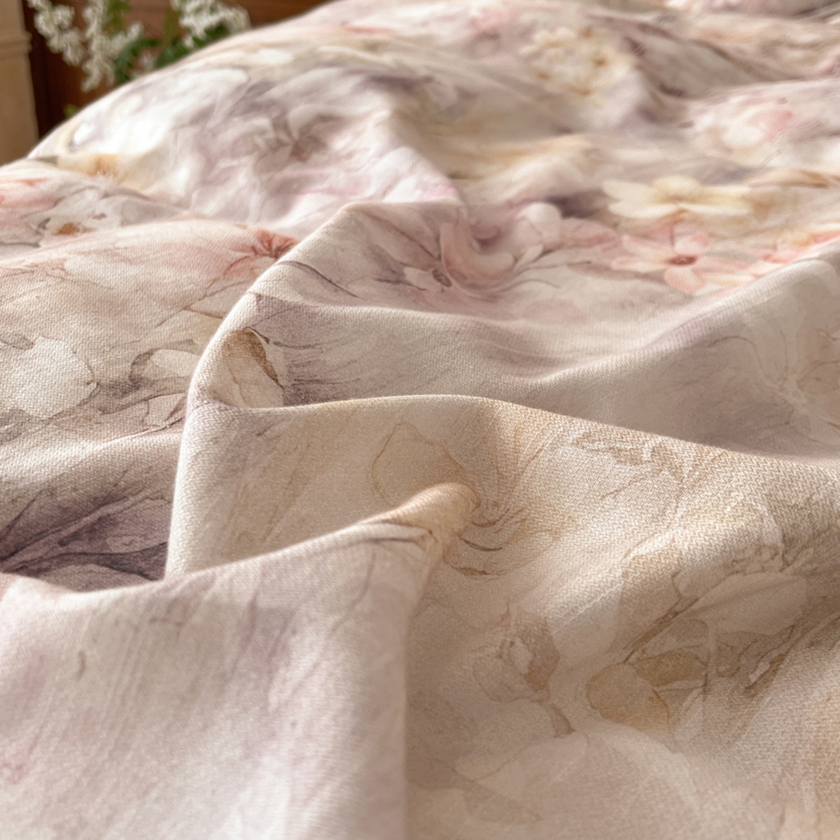 91家纺网 家纺一手货源 找家纺 金昱纺 2026新款拼角工艺款数码印花棉麻四件套 恋恋时光-紫