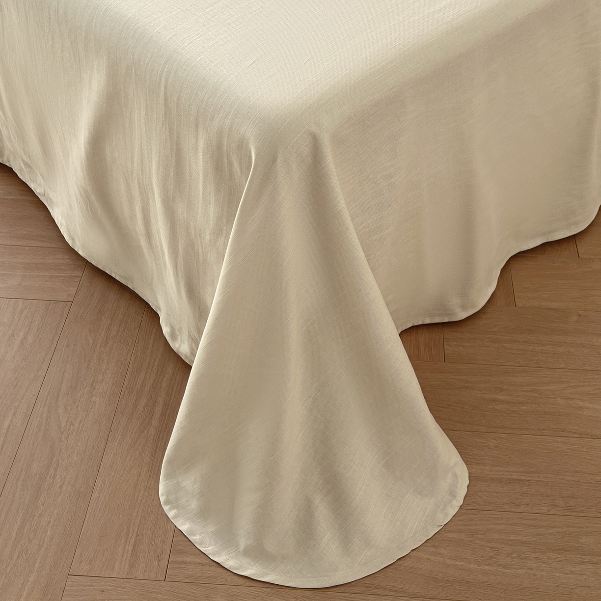 91家纺网 家纺一手货源 找家纺 金昱纺 2026新款拼角工艺款数码印花棉麻四件套 梦幻巴黎-灰