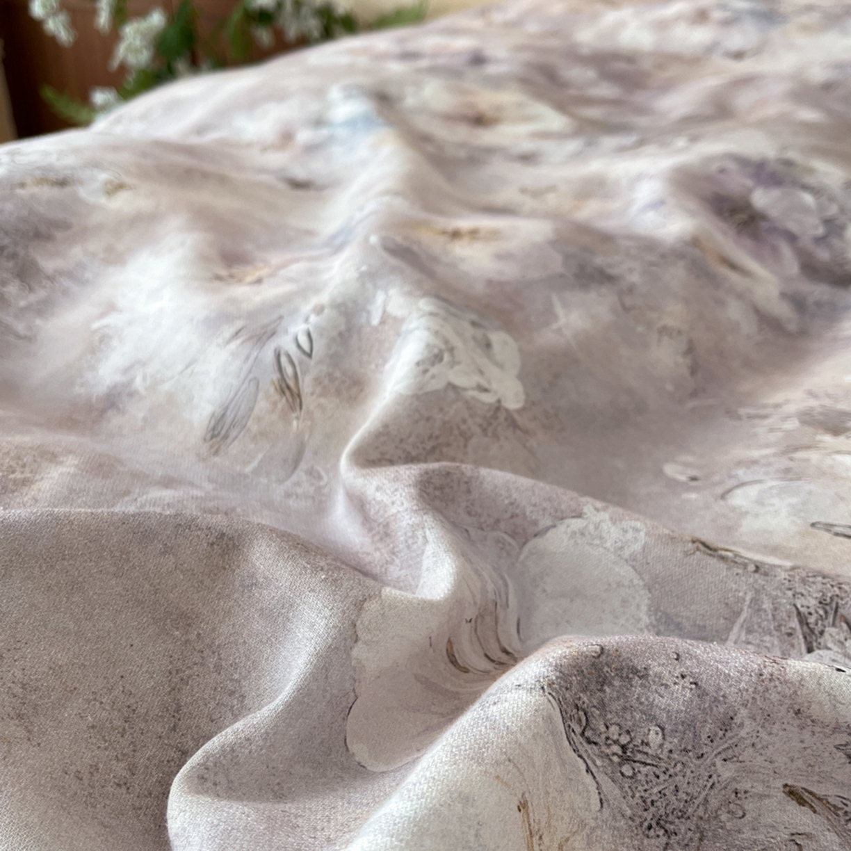 91家纺网 家纺一手货源 找家纺 金昱纺 2026新款拼角工艺款数码印花棉麻四件套 梦幻巴黎-灰