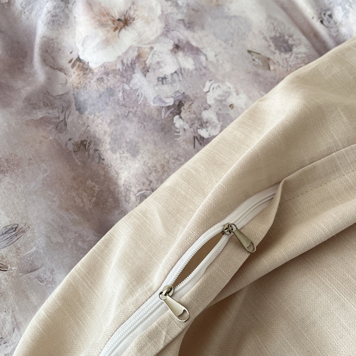 91家纺网 家纺一手货源 找家纺 金昱纺 2026新款拼角工艺款数码印花棉麻四件套 梦幻巴黎-灰