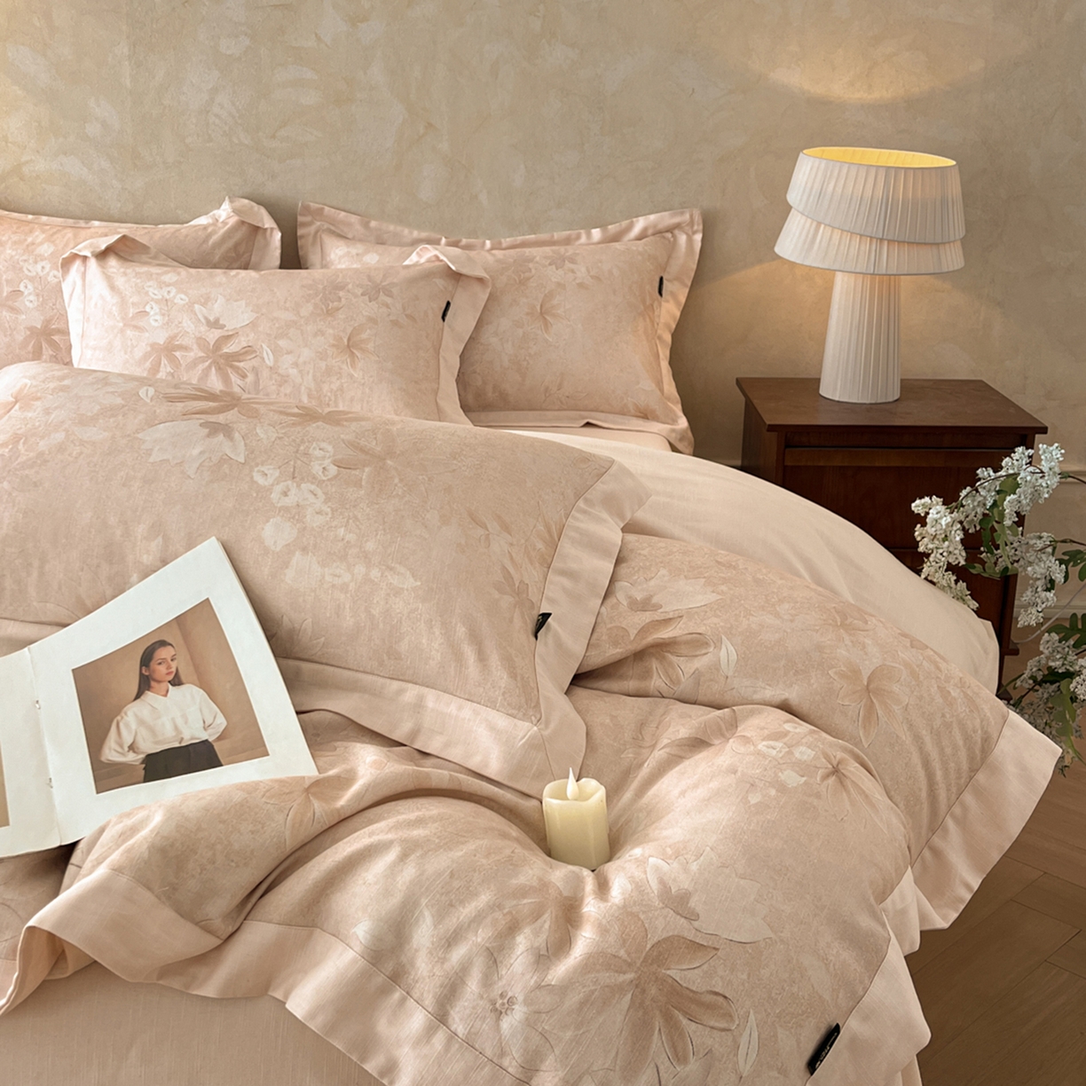 91家纺网 家纺一手货源 找家纺 金昱纺 2026新款拼角工艺款数码印花棉麻四件套 岁晚-咖