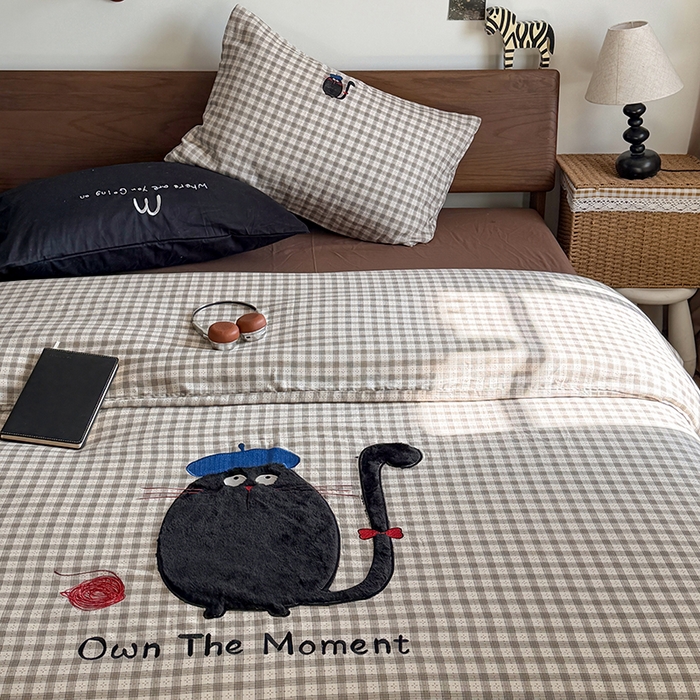 91家纺网 家纺一手货源 找家纺 HL原创 2026新款全棉双层纱贴布绣四件套 海军猫