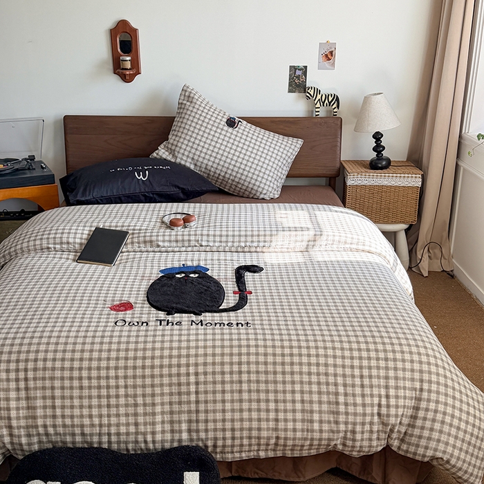 91家纺网 家纺一手货源 找家纺 HL原创 2026新款全棉双层纱贴布绣四件套 海军猫