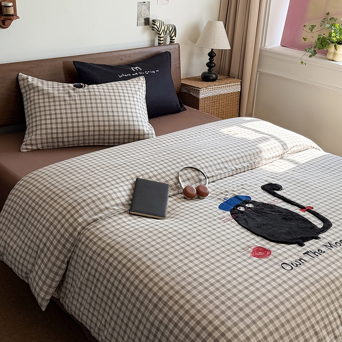 91家纺网 家纺一手货源 找家纺 HL原创 2026新款全棉双层纱贴布绣四件套 海军猫