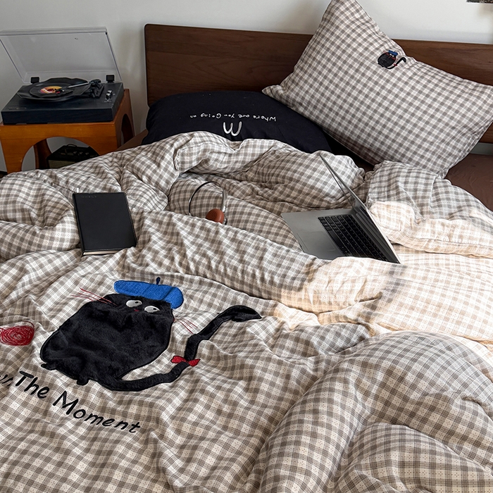 91家纺网 家纺一手货源 找家纺 HL原创 2026新款全棉双层纱贴布绣四件套 海军猫