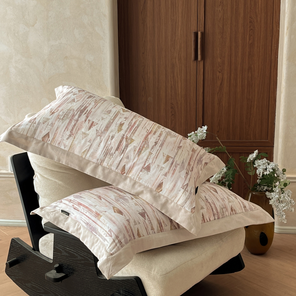 91家纺网 家纺一手货源 找家纺 金昱纺 2026新款拼角工艺款数码印花棉麻四件套 万川-咖