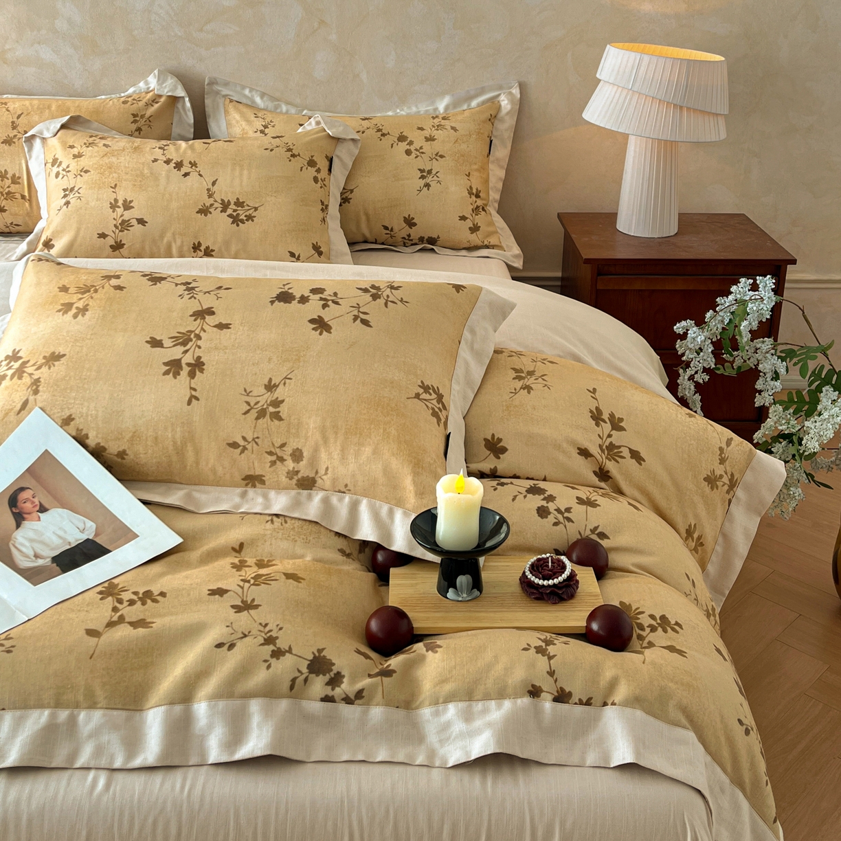 91家纺网 家纺一手货源 找家纺 金昱纺 2026新款拼角工艺款数码印花棉麻四件套 叶璃-咖