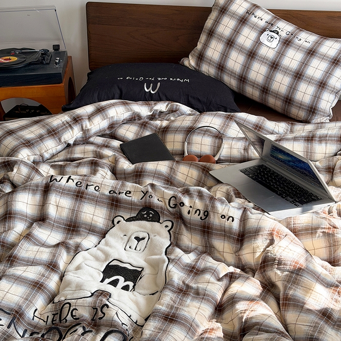 91家纺网 家纺一手货源 找家纺 HL原创 2026新款全棉双层纱贴布绣四件套 学士熊