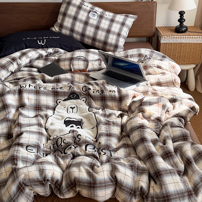 91家纺网 家纺一手货源 找家纺 HL原创 2026新款全棉双层纱贴布绣四件套 学士熊