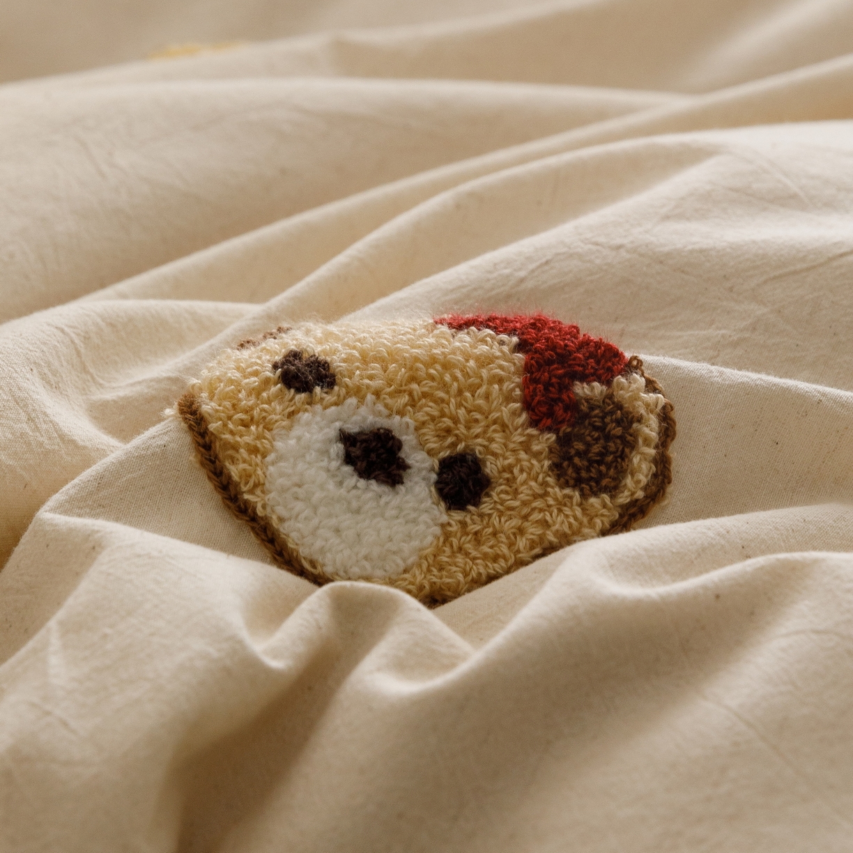 91家纺网 家纺一手货源 找家纺 （总）艾莱家纺 2026春夏新款A类棉麻加厚四件套精艺刺绣精致毛巾绣四件套-冉初