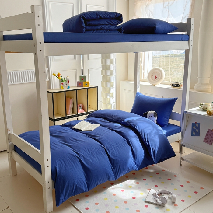 91家纺网 家纺一手货源 找家纺 简冠家纺 2025新款13372全棉纯色学生三件套 火焰蓝