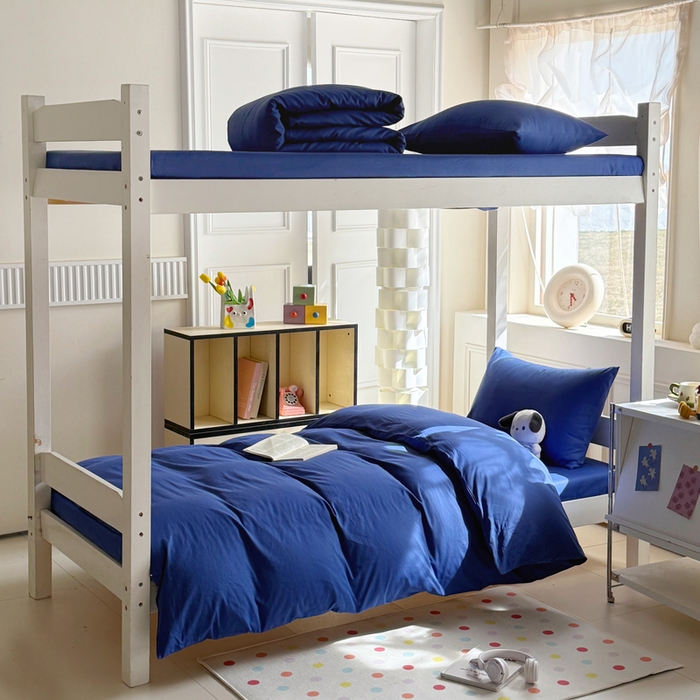 91家纺网 家纺一手货源 找家纺 简冠家纺 2025新款13372全棉纯色学生三件套 火焰蓝