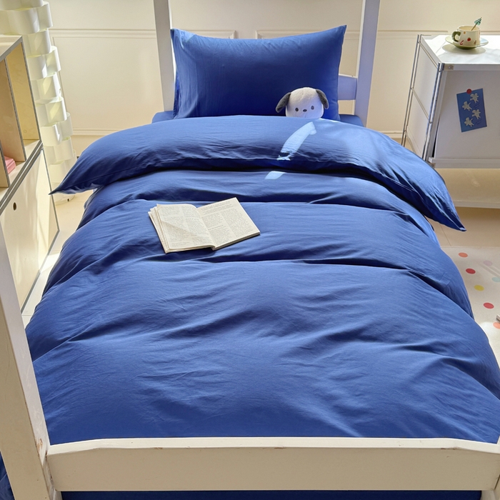 91家纺网 家纺一手货源 找家纺 简冠家纺 2025新款13372全棉纯色学生三件套 火焰蓝