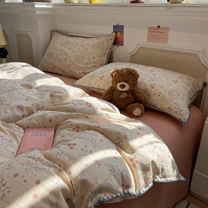 91家纺网 家纺一手货源 找家纺 忆生活家纺 2026新款棉麻小清新三角针贝壳边四件套 花枝兔