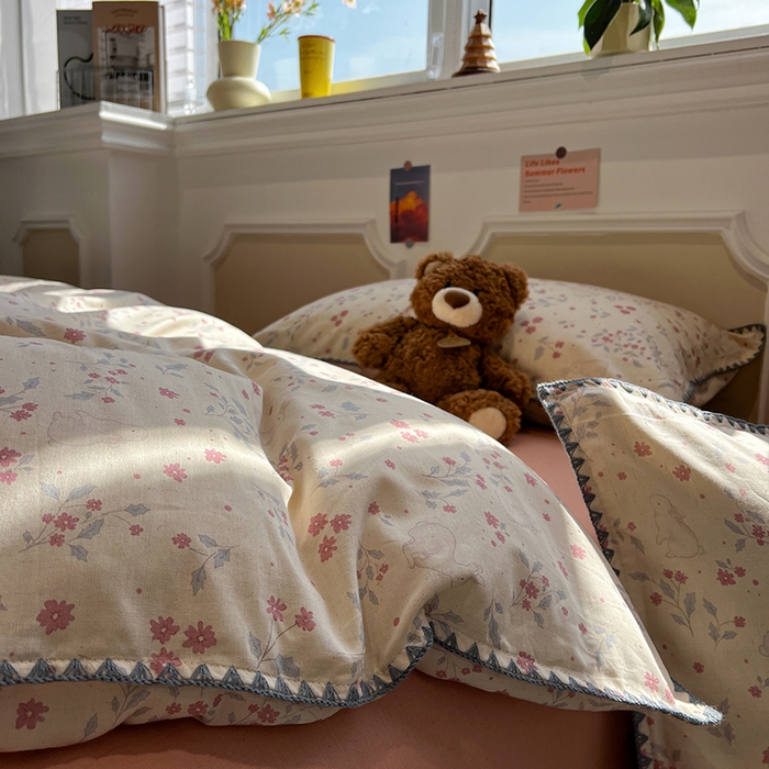 91家纺网 家纺一手货源 找家纺 忆生活家纺 2026新款棉麻小清新三角针贝壳边四件套 花枝兔