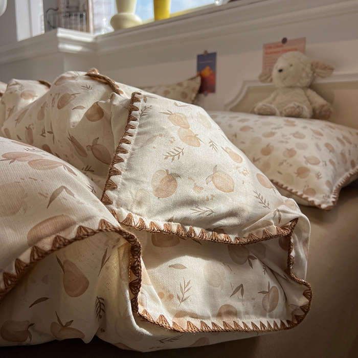 91家纺网 家纺一手货源 找家纺 忆生活家纺 2026新款棉麻小清新三角针贝壳边四件套 桃白