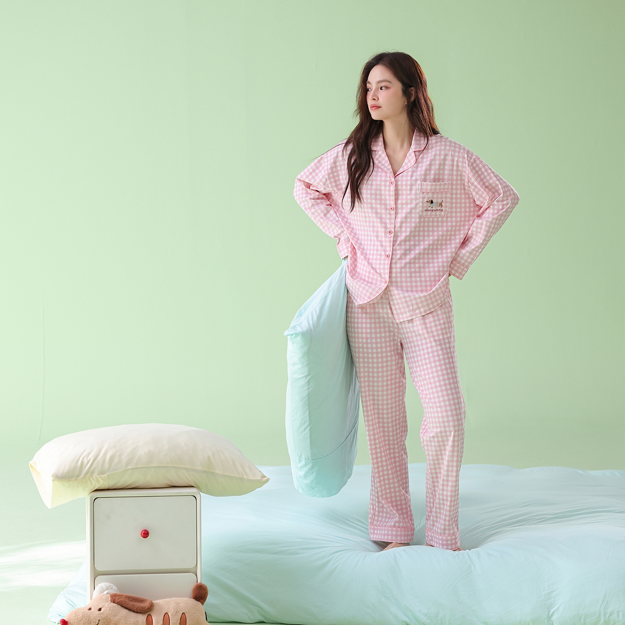 91家纺网 家纺一手货源 找家纺 （总）妍景家居生活馆 2026新款新疆棉翻领粉格格腊肠狗狗