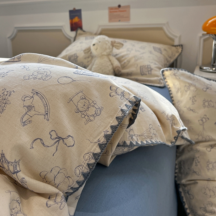 91家纺网 家纺一手货源 找家纺 忆生活家纺 2026新款棉麻小清新三角针贝壳边四件套 熊迪