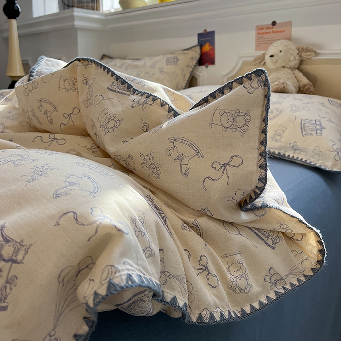 91家纺网 家纺一手货源 找家纺 忆生活家纺 2026新款棉麻小清新三角针贝壳边四件套 熊迪