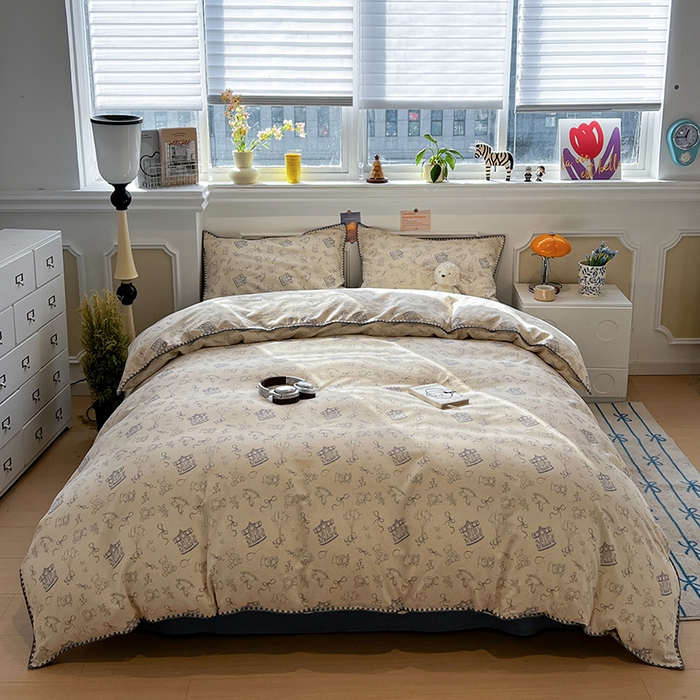 91家纺网 家纺一手货源 找家纺 忆生活家纺 2026新款棉麻小清新三角针贝壳边四件套 熊迪