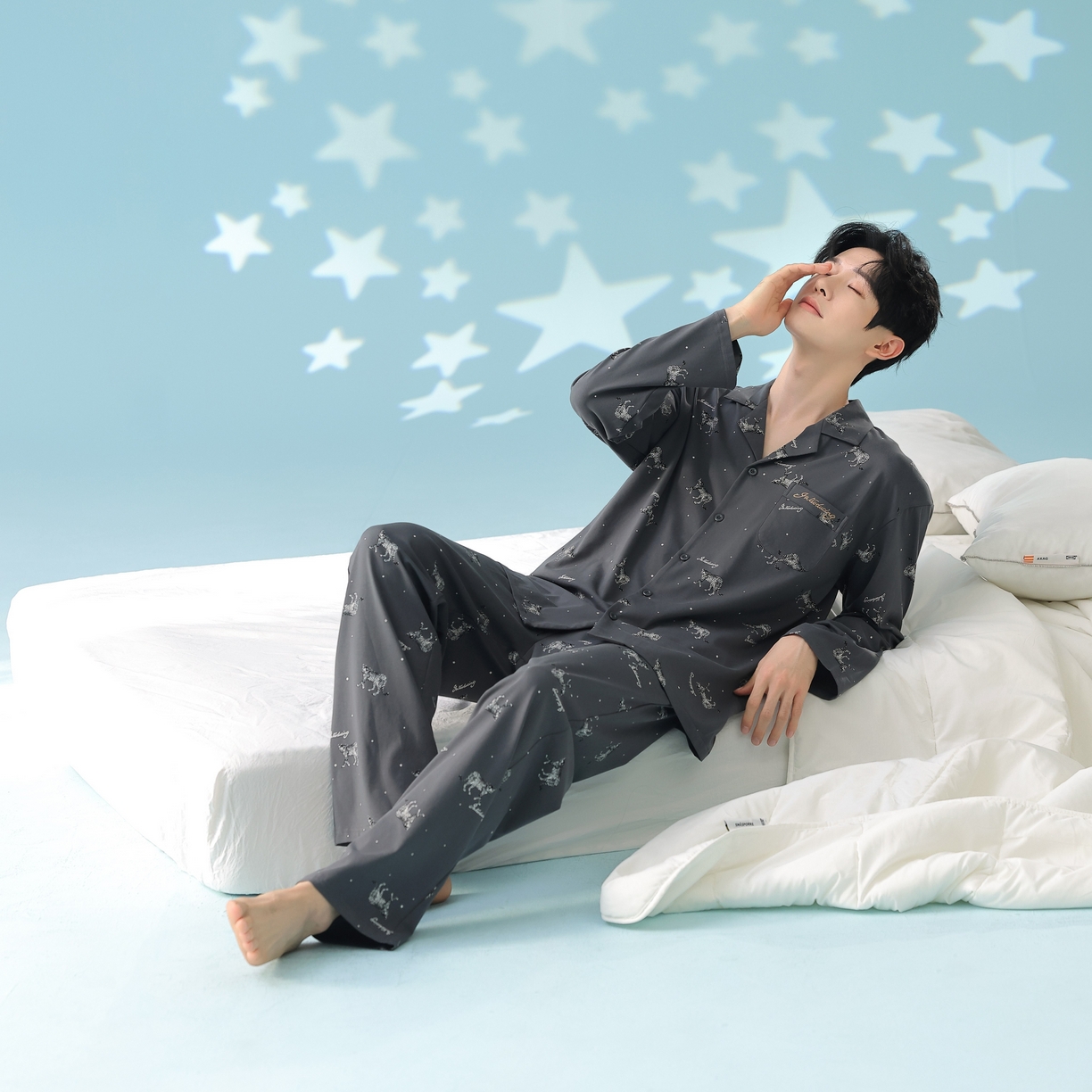 91家纺网 家纺一手货源 找家纺 妍景家居生活馆 2026新款新疆棉情侣款翻领豹子款套装家居服 男款