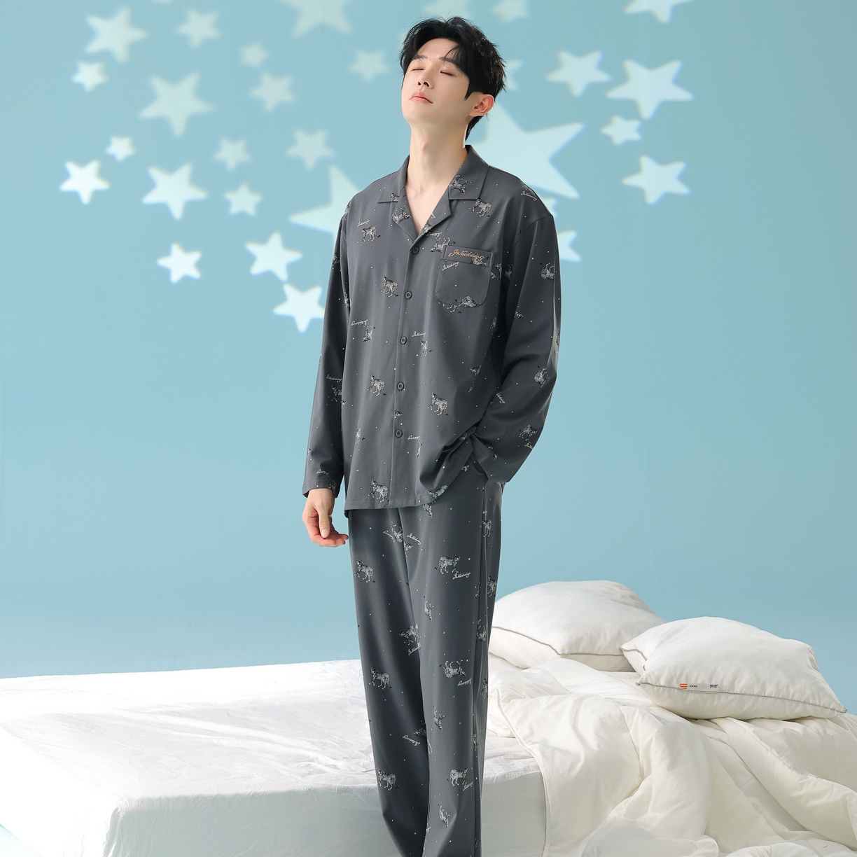 91家纺网 家纺一手货源 找家纺 妍景家居生活馆 2026新款新疆棉情侣款翻领豹子款套装家居服 男款