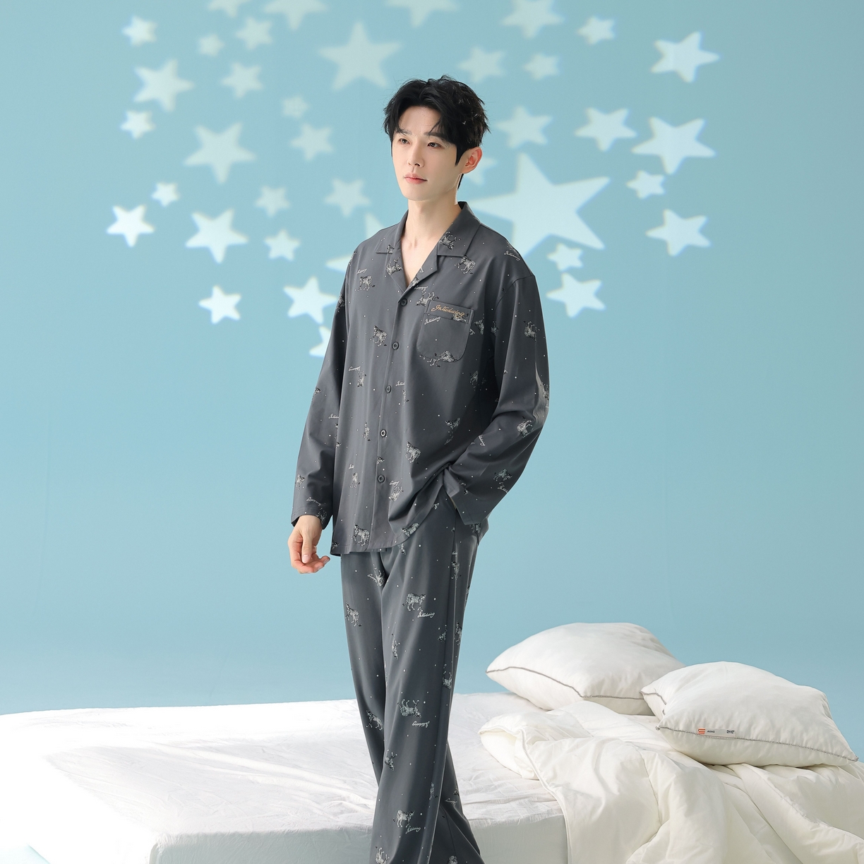 91家纺网 家纺一手货源 找家纺 妍景家居生活馆 2026新款新疆棉情侣款翻领豹子款套装家居服 男款