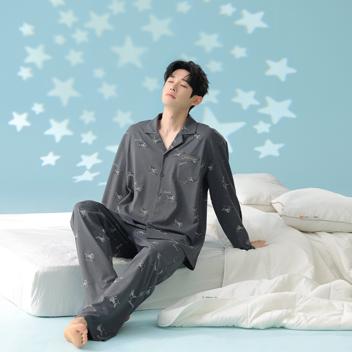 91家纺网 家纺一手货源 找家纺 妍景家居生活馆 2026新款新疆棉情侣款翻领豹子款套装家居服 男款