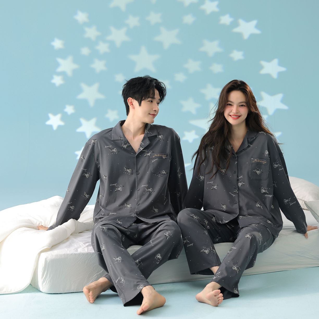 91家纺网 家纺一手货源 找家纺 妍景家居生活馆 2026新款新疆棉情侣款翻领豹子款套装家居服 组合图仅供参考不可下单