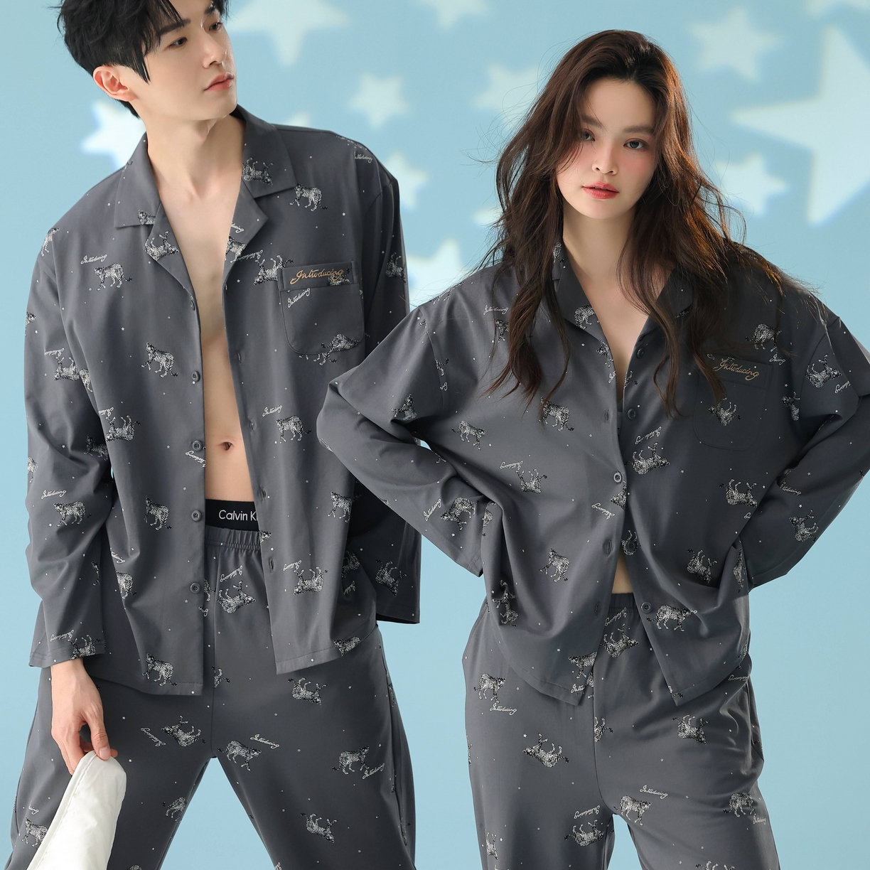 91家纺网 家纺一手货源 找家纺 妍景家居生活馆 2026新款新疆棉情侣款翻领豹子款套装家居服 组合图仅供参考不可下单