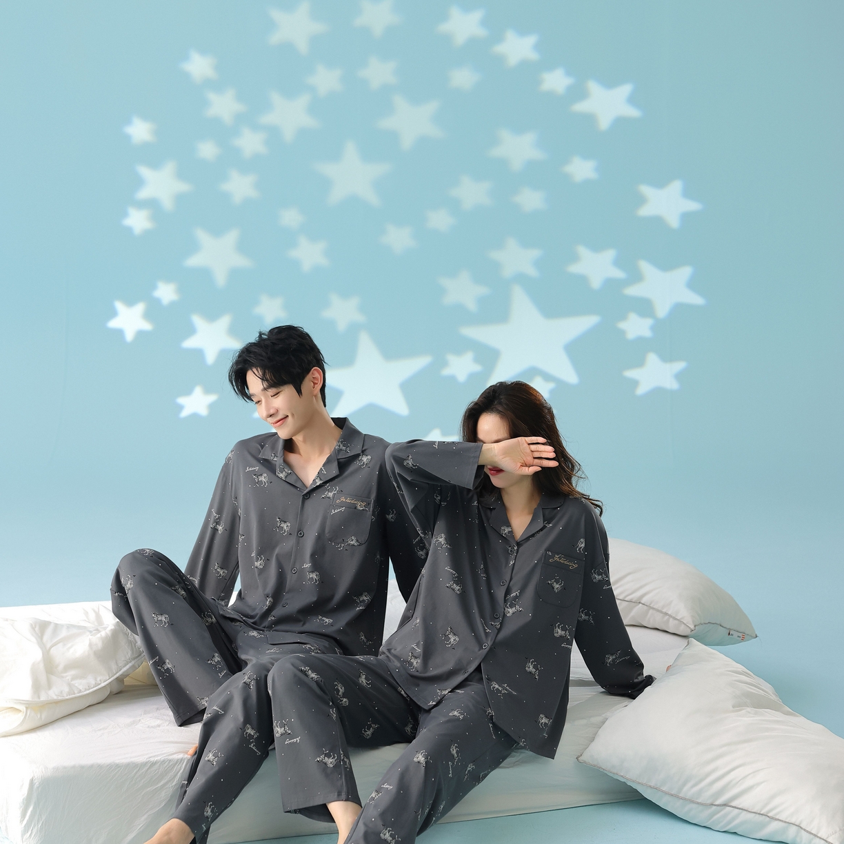 91家纺网 家纺一手货源 找家纺 妍景家居生活馆 2026新款新疆棉情侣款翻领豹子款套装家居服 组合图仅供参考不可下单