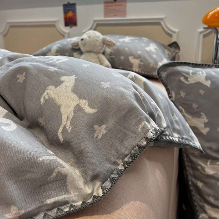 忆生活家纺 2026新款棉麻小清新三角针贝壳边四件套 奔腾小马