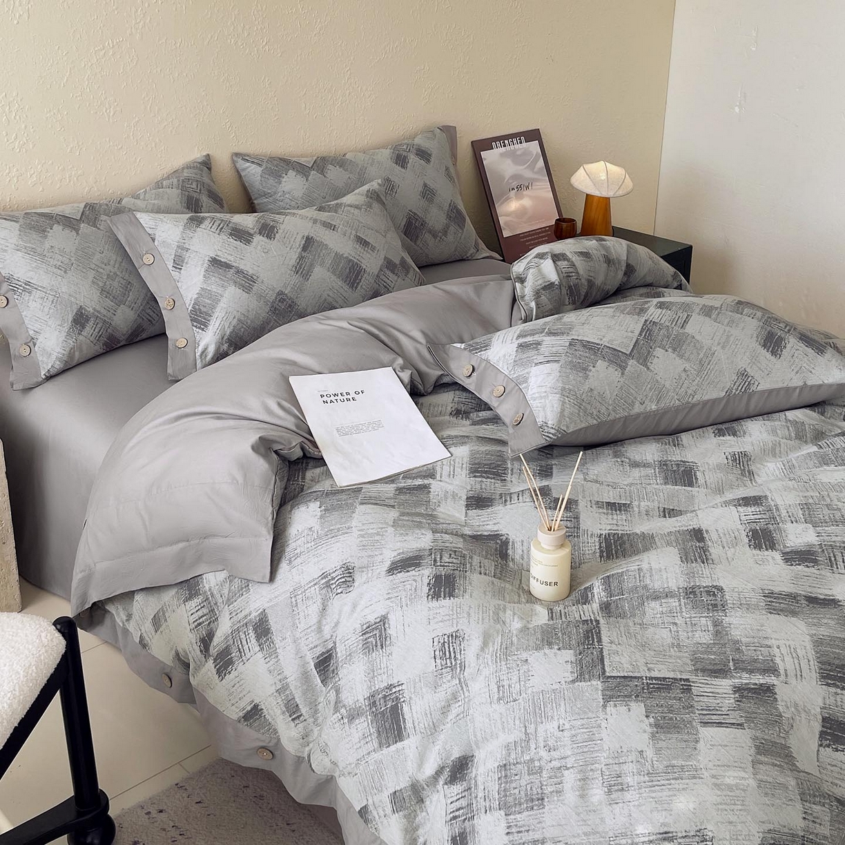 91家纺网 家纺一手货源 找家纺 帅露家纺 2026新款A类全棉纯棉色织大提花纽扣款四件套 布拉格-灰