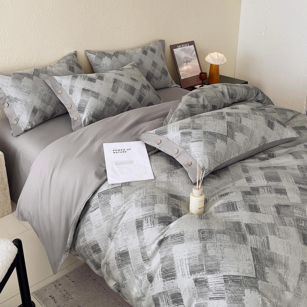 91家纺网 家纺一手货源 找家纺 帅露家纺 2026新款A类全棉纯棉色织大提花纽扣款四件套 布拉格-灰