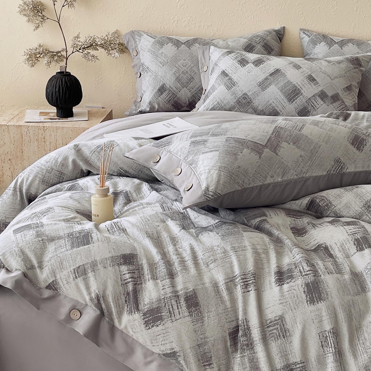 91家纺网 家纺一手货源 找家纺 帅露家纺 2026新款A类全棉纯棉色织大提花纽扣款四件套 布拉格-灰