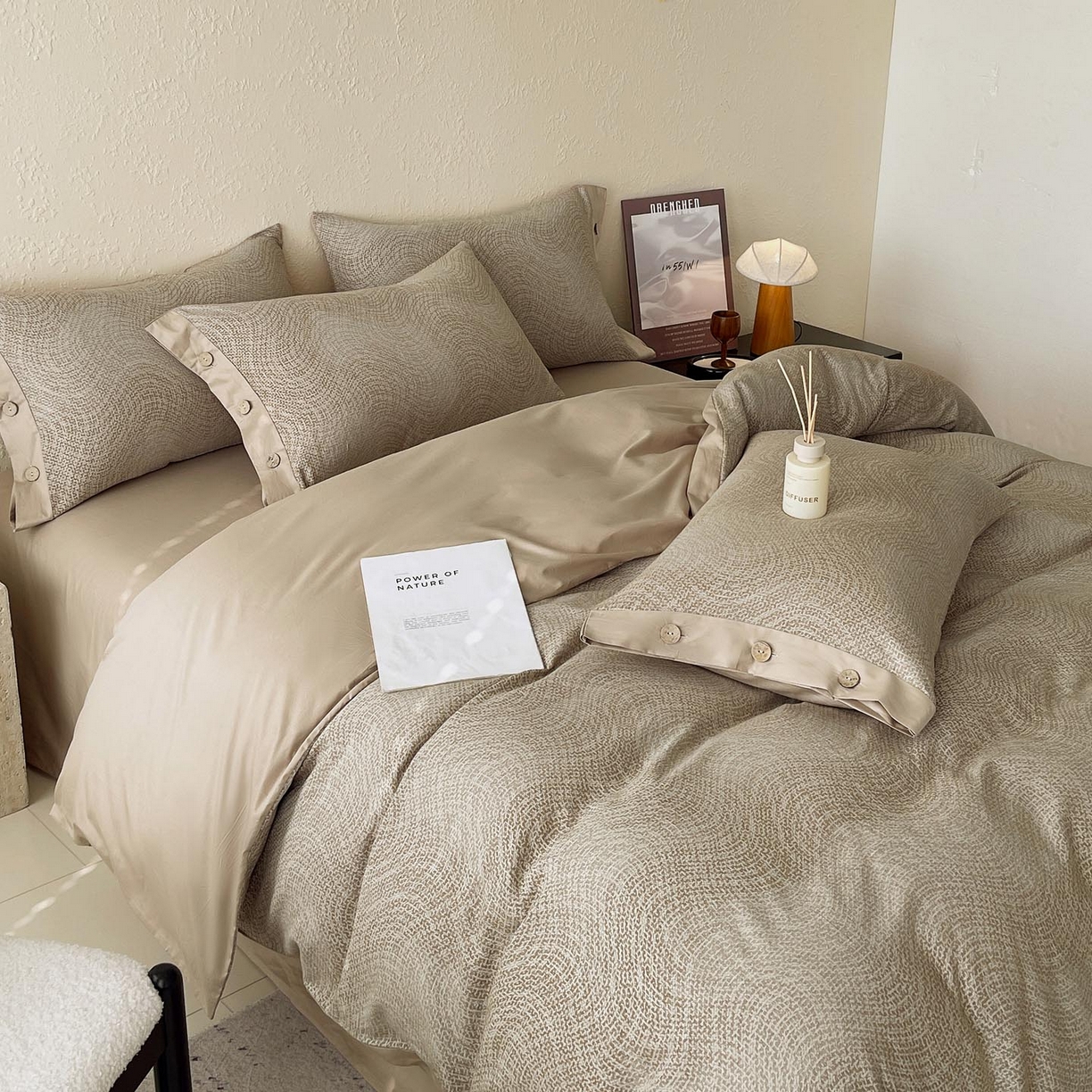 91家纺网 家纺一手货源 找家纺 帅露家纺 2026新款A类全棉纯棉色织大提花纽扣款四件套 幻境-金